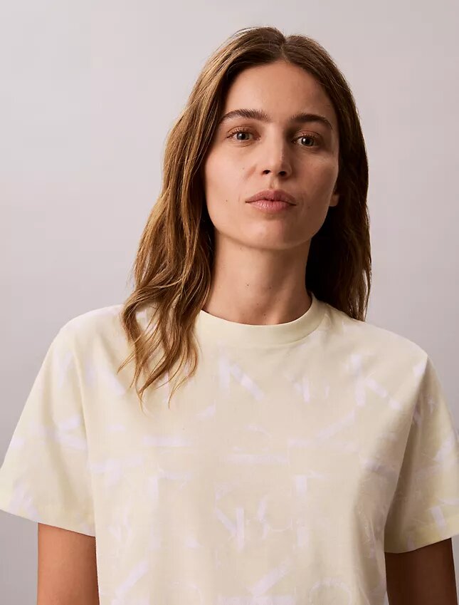 Allover Faded Monogram Klasik Tişört Allover Faded Monogram Klasik Tişört