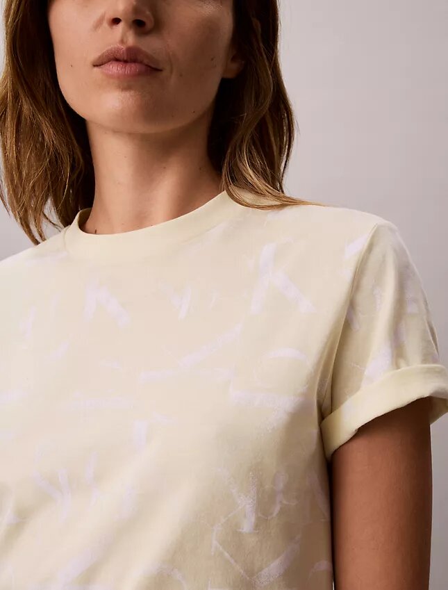 Allover Faded Monogram Klasik Tişört Allover Faded Monogram Klasik Tişört