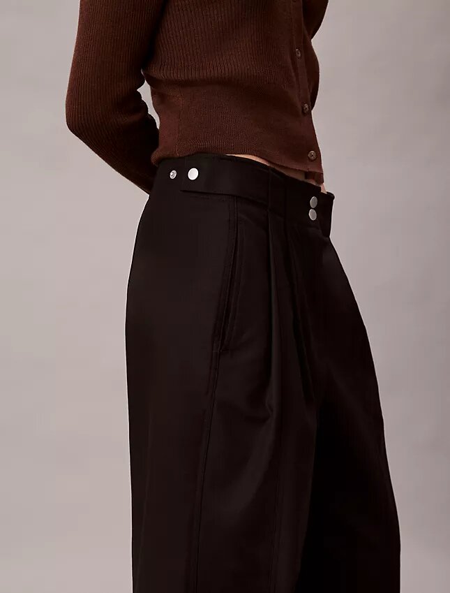 Ayarlanabilir Geniş Paça Chino Pantolonlar Ayarlanabilir Geniş Paça Chino Pantolonlar