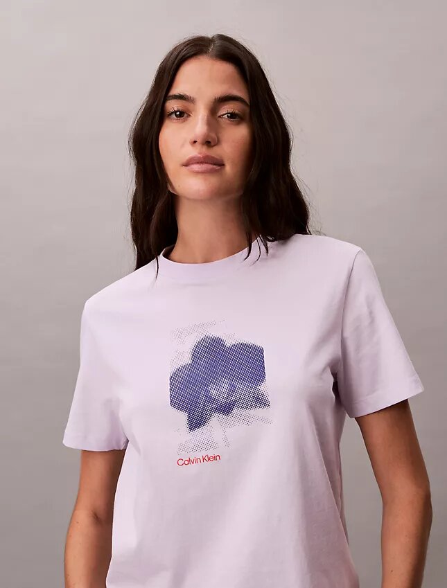 Blur Çiçek Desenli Klasik Tişört Blur Çiçek Desenli Klasik Tişört