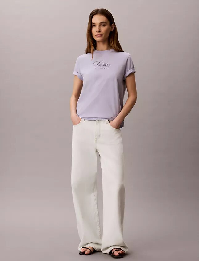 Calvin Script Logo Klasik Tişört Calvin Script Logo Klasik Tişört
