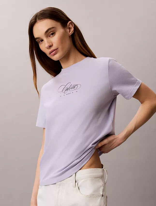 Calvin Script Logo Klasik Tişört Calvin Script Logo Klasik Tişört