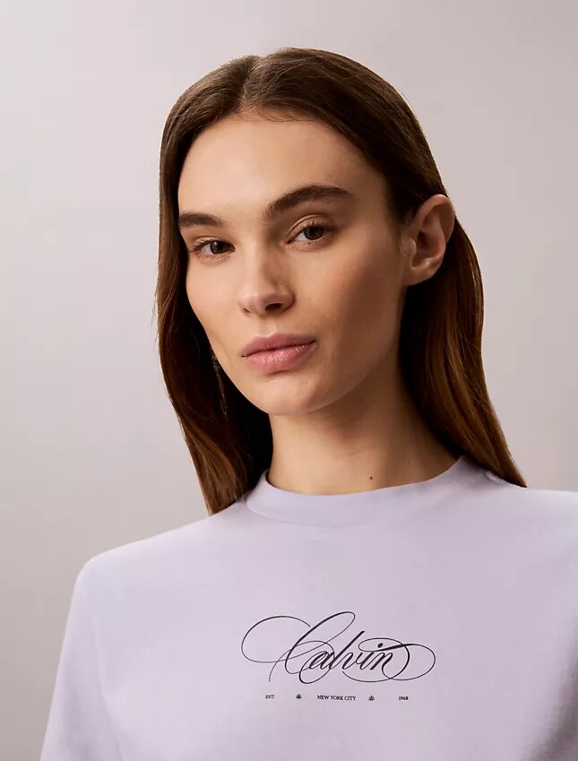 Calvin Script Logo Klasik Tişört Calvin Script Logo Klasik Tişört