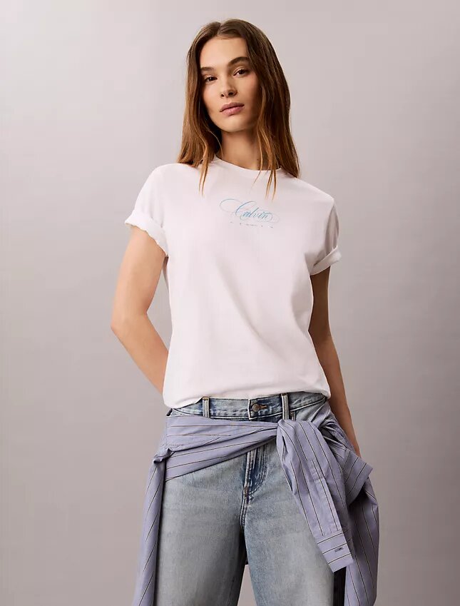 Calvin Script Logo Klasik Tişört Calvin Script Logo Klasik Tişört
