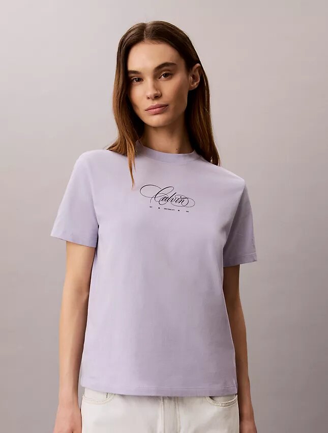 Calvin Script Logo Klasik Tişört Calvin Script Logo Klasik Tişört