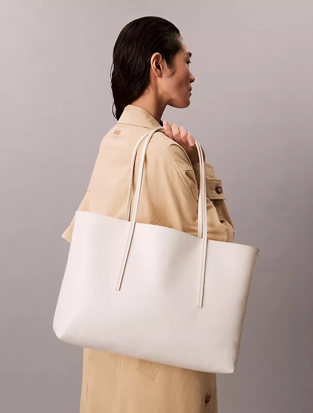 Cep ile birlikte, her tarafında amblem logosu baskılı tote çanta Cep ile birlikte, her tarafında amblem logosu baskılı tote çanta