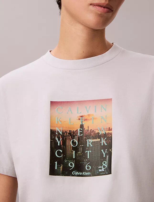 City Sunset Logolu Grafik Desenli Klasik Tişört City Sunset Logolu Grafik Desenli Klasik Tişört