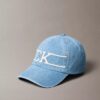 Denim Varsity Monogram Logolu Beyzbol Şapkası Denim Varsity Monogram Logolu Beyzbol Şapkası