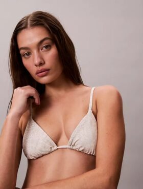 Düz Üçgen Bikini Üstü