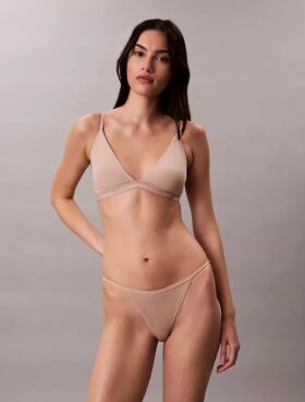 Form to Body Hafif Astarlı Üçgen Bralette Form to Body Hafif Astarlı Üçgen Bralette