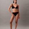 Form to Body Hafif Astarlı Üçgen Bralette Form to Body Hafif Astarlı Üçgen Bralette