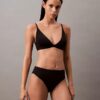 Form to Body Hafif Astarlı Üçgen Bralette Form to Body Hafif Astarlı Üçgen Bralette