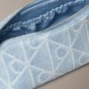 Her Yüzünde Amblem Logolu Denim Beauty Çantası Her Yüzünde Amblem Logolu Denim Beauty Çantası