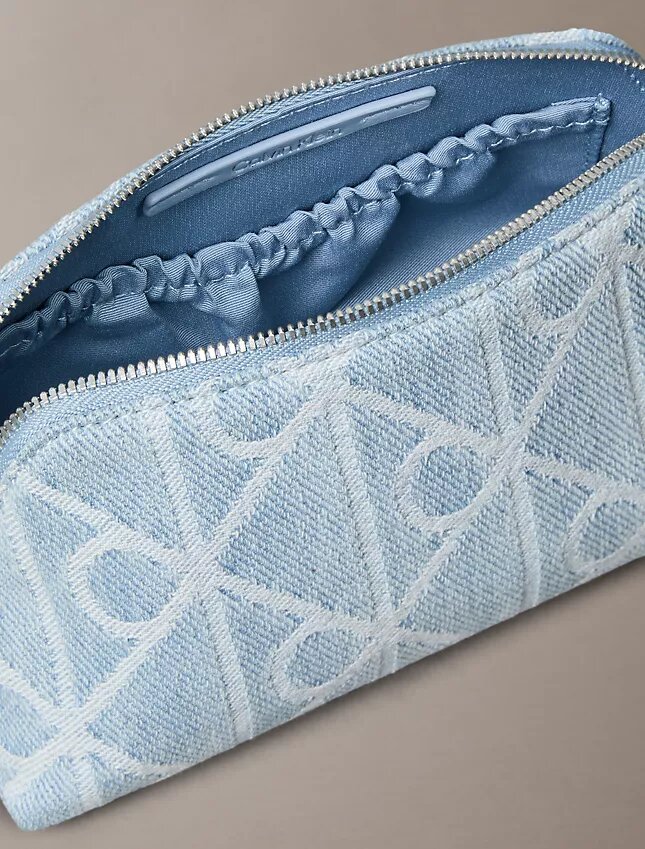 Her Yüzünde Amblem Logolu Denim Beauty Çantası Her Yüzünde Amblem Logolu Denim Beauty Çantası