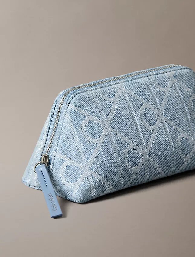 Her Yüzünde Amblem Logolu Denim Beauty Çantası Her Yüzünde Amblem Logolu Denim Beauty Çantası