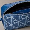 Her Yüzünde Amblem Logolu Denim Fotoğraf Makinesi Çantası Her Yüzünde Amblem Logolu Denim Fotoğraf Makinesi Çantası