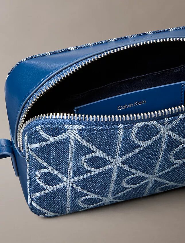 Her Yüzünde Amblem Logolu Denim Fotoğraf Makinesi Çantası Her Yüzünde Amblem Logolu Denim Fotoğraf Makinesi Çantası