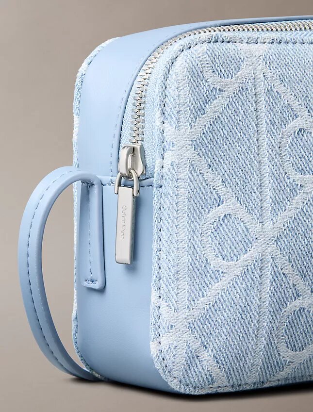 Her Yüzünde Amblem Logolu Denim Fotoğraf Makinesi Çantası Her Yüzünde Amblem Logolu Denim Fotoğraf Makinesi Çantası