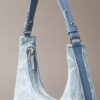 Her Yüzünde Amblem Logosu Bulunan Denim Omuz Çantası Her Yüzünde Amblem Logosu Bulunan Denim Omuz Çantası