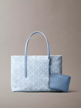 Her Yüzünde Amblem Logosu Bulunan Küçük Denim Tote Çanta Her Yüzünde Amblem Logosu Bulunan Küçük Denim Tote Çanta