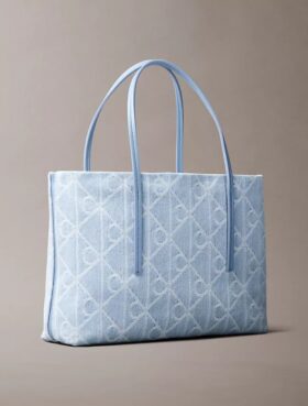 Her Yüzünde Amblem Logosu Bulunan Küçük Denim Tote Çanta Her Yüzünde Amblem Logosu Bulunan Küçük Denim Tote Çanta