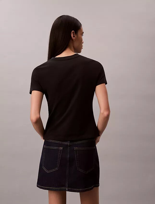 Çiçek Logolu Slim Tişört Çiçek Logolu Slim Tişört