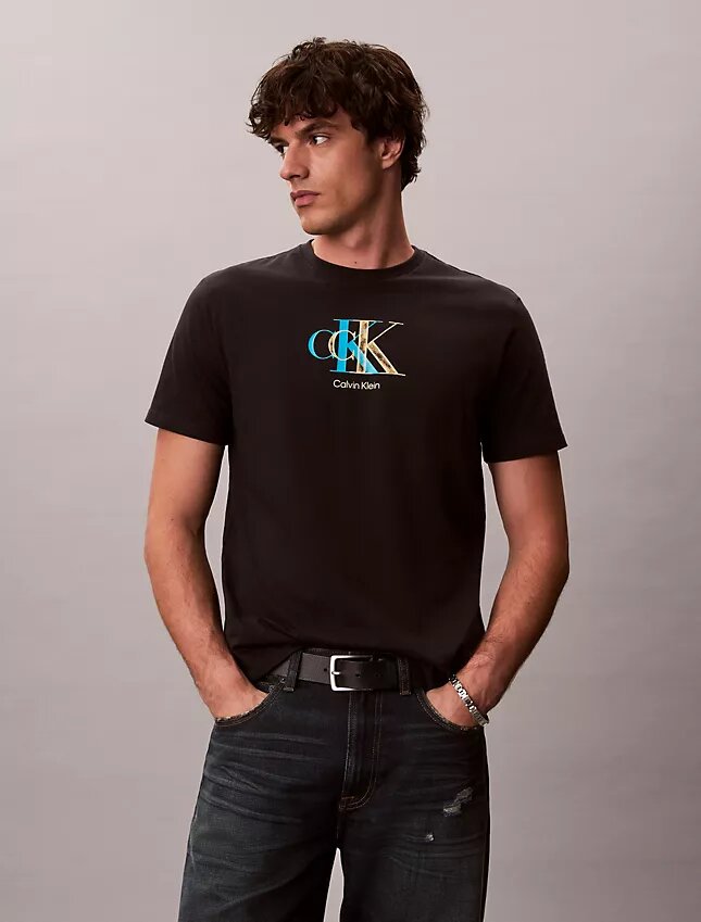 Çift Monogram Grafikli Klasik Tişört Çift Monogram Grafikli Klasik Tişört
