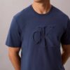 Kabartmalı Monogram Klasik Tişört Kabartmalı Monogram Klasik Tişört