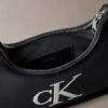 Kabartmalı Monogram Omuz Çantası Kabartmalı Monogram Omuz Çantası