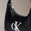 Kabartmalı Monogram Omuz Çantası Kabartmalı Monogram Omuz Çantası