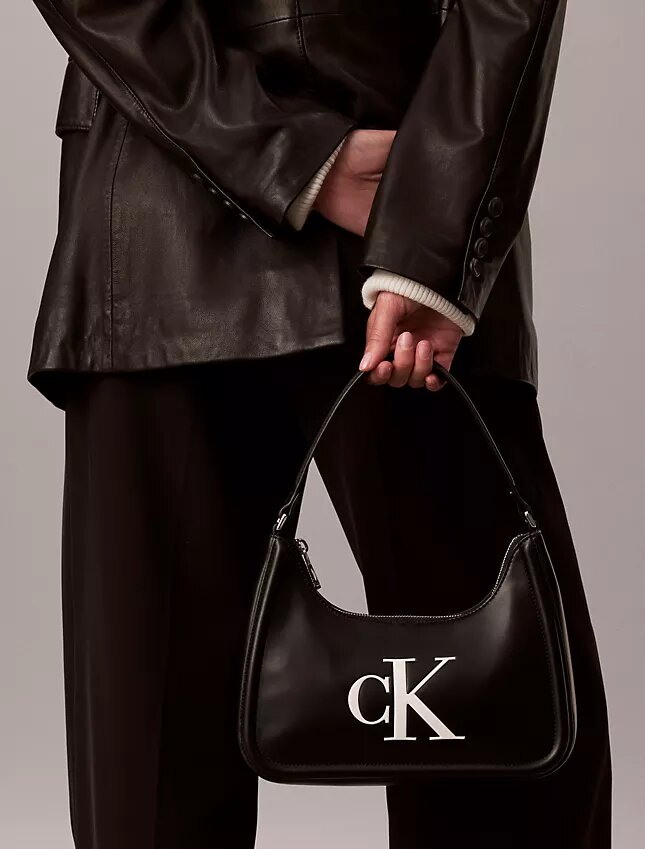 Kabartmalı Monogram Omuz Çantası Kabartmalı Monogram Omuz Çantası