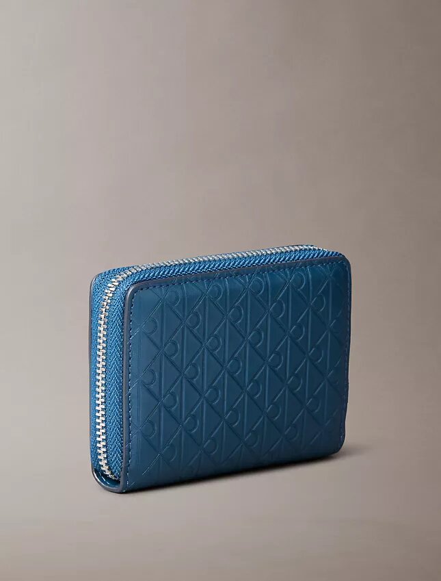 Kabartmalı Monogramlı Fermuarlı Bozuk Para Cüzdanı Kabartmalı Monogramlı Fermuarlı Bozuk Para Cüzdanı