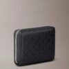 Kabartmalı Monogramlı Fermuarlı Bozuk Para Cüzdanı Kabartmalı Monogramlı Fermuarlı Bozuk Para Cüzdanı
