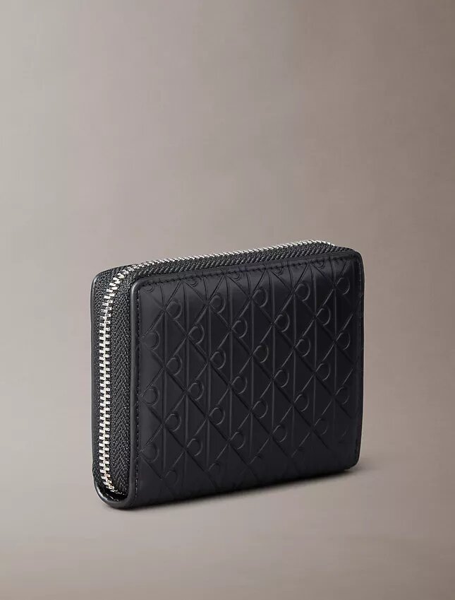 Kabartmalı Monogramlı Fermuarlı Bozuk Para Cüzdanı Kabartmalı Monogramlı Fermuarlı Bozuk Para Cüzdanı