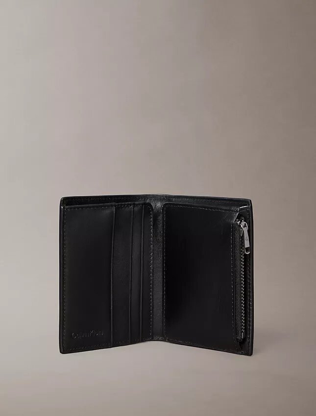 Kabartmalı Monogramlı İkiye Katlanan Cüzdan, Bozuk Para Cebi Kabartmalı Monogramlı İkiye Katlanan Cüzdan, Bozuk Para Cebi