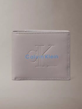 Kabartmalı Monologo İkiye Katlanan Cüzdan