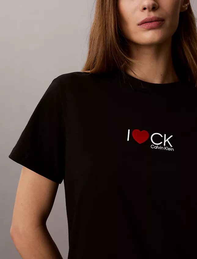 Kalp Logolu Klasik Tişört Kalp Logolu Klasik Tişört