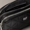 Kapitone Amblem Logolu Kamera Çantası Kapitone Amblem Logolu Kamera Çantası