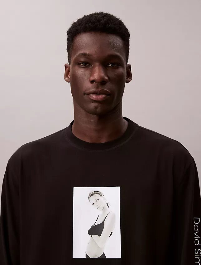 Kate Moss Grafik Desenli Bol Kesim Uzun Kollu Tişört Kate Moss Grafik Desenli Bol Kesim Uzun Kollu Tişört