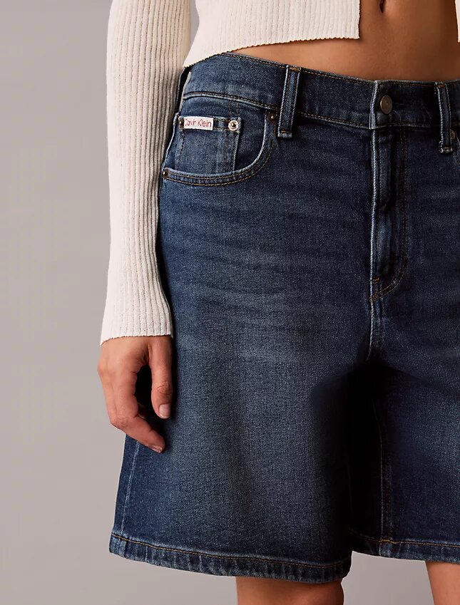 Kıvrımlı Etek Ucu A-Line Denim Şort Kıvrımlı Etek Ucu A-Line Denim Şort