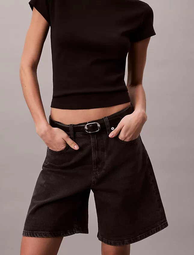 Kıvrımlı Etek Ucu A-Line Denim Şort Kıvrımlı Etek Ucu A-Line Denim Şort
