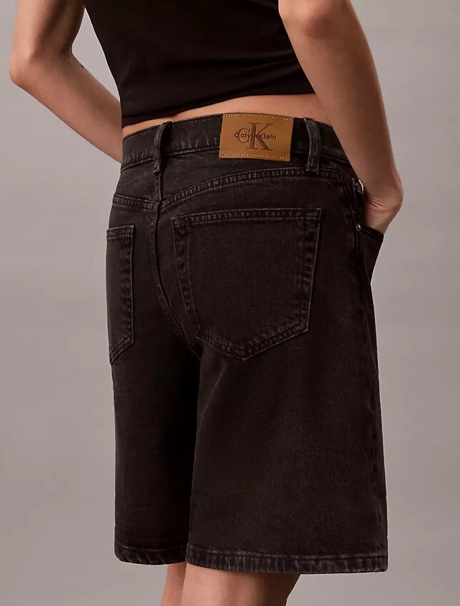 Kıvrımlı Etek Ucu A-Line Denim Şort Kıvrımlı Etek Ucu A-Line Denim Şort