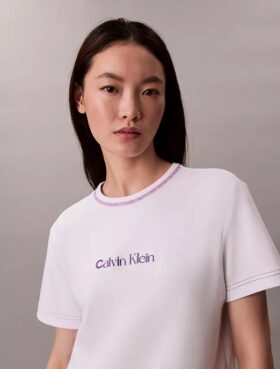 İşlemeli Logo Grafikli Dar Kesim Tişört