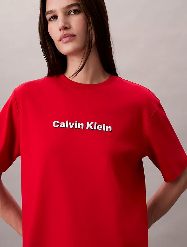 İşlemeli Logo Grafikli Klasik Tişört İşlemeli Logo Grafikli Klasik Tişört