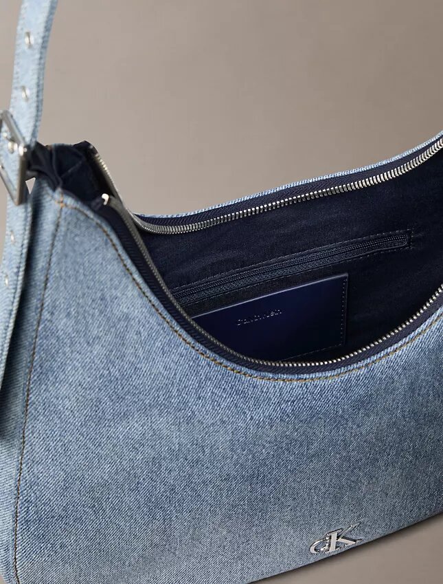 Logo Denim Hilal Şeklinde Çapraz Askılı Çanta Logo Denim Hilal Şeklinde Çapraz Askılı Çanta