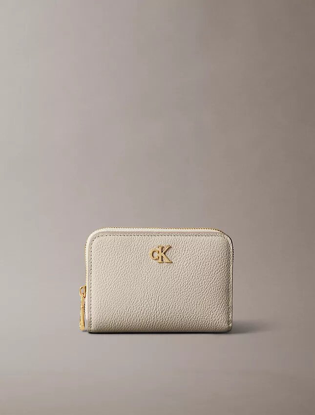 Minimal Monogram Fermuarlı Kapaklı Cüzdan Minimal Monogram Fermuarlı Kapaklı Cüzdan