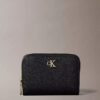 Minimal Monogram Fermuarlı Kapaklı Cüzdan Minimal Monogram Fermuarlı Kapaklı Cüzdan
