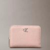 Minimal Monogram Fermuarlı Kapaklı Cüzdan Minimal Monogram Fermuarlı Kapaklı Cüzdan