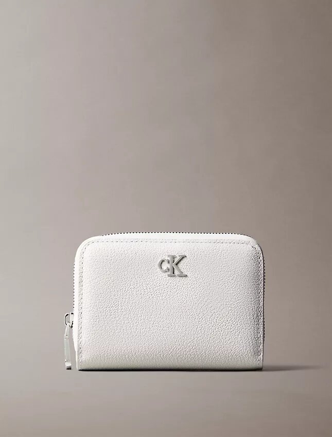 Minimal Monogram Fermuarlı Kapaklı Cüzdan Minimal Monogram Fermuarlı Kapaklı Cüzdan