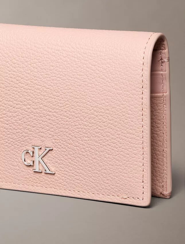 Minimal Monogram Kapaklı Kartlık Minimal Monogram Kapaklı Kartlık